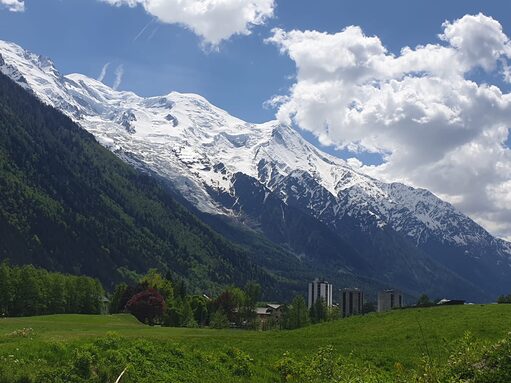 Mont blanc depuis la vallée du glacier de Taconnaz.jpg